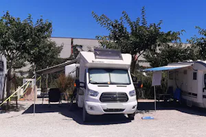 Nomadic Valencia Camping Car - Standplätze auf dem Campingplatz