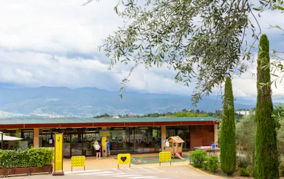hu Norcenni Girasole village