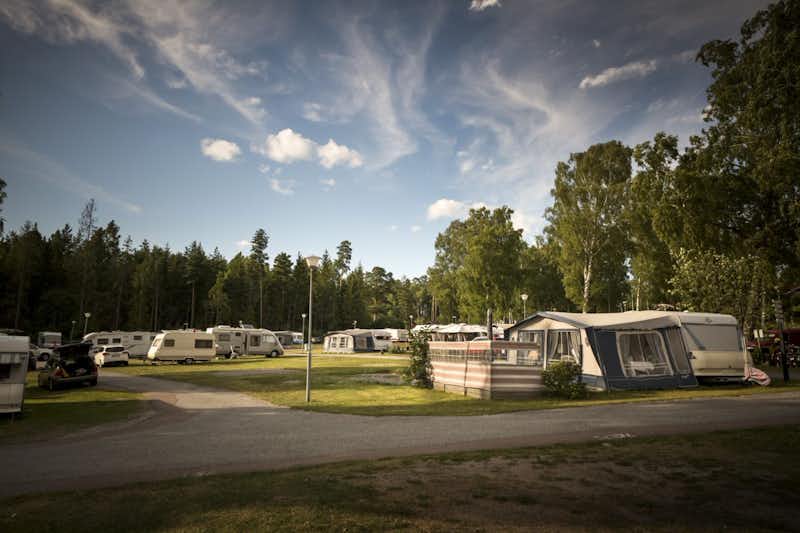 Nordic Camping Bredsand  -  Stellplatz vom Campingplatz auf grüner Wiese
