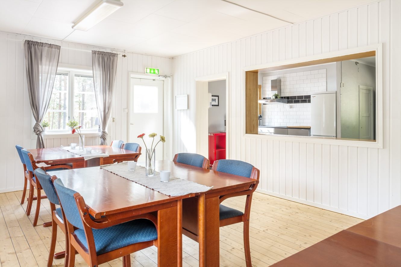 Nordic Camping Bredsand  - Essbereich an der Gemeinschaftsküche auf dem Campingplatz