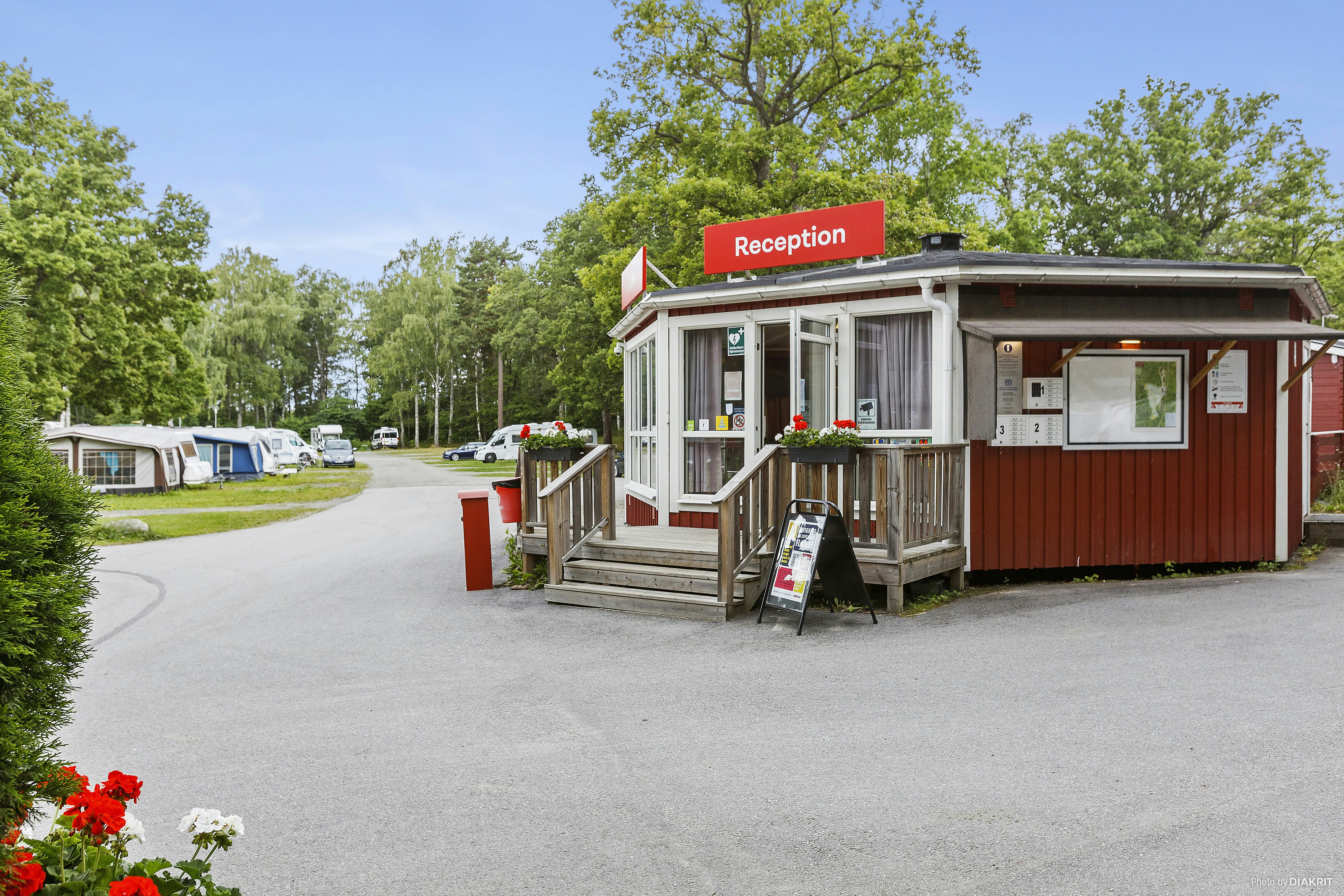 First Camp City-Stockholm - Einfahrt und Rezeption des Campingplatzes