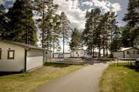 Nordic Camping Mörudden  -  Mobilheime vom Campingplatz mit Blick auf den See Vena