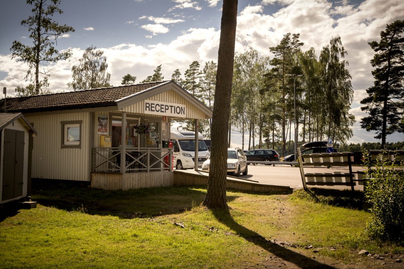 Nordic Camping Mörudden  -  Rezeption vom Campingplatz im Grünen