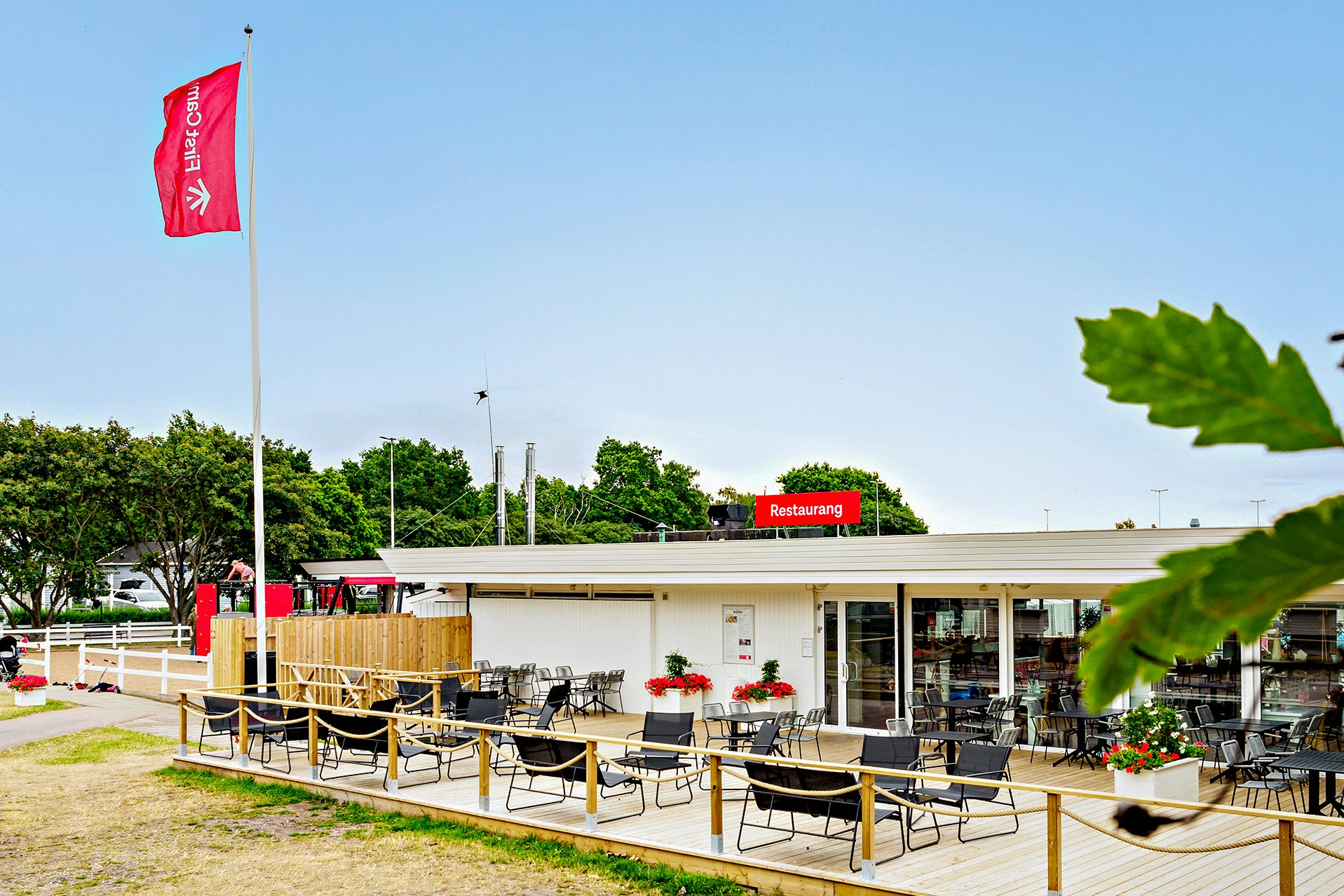 First Camp Råå Vallar-Helsingborg  Nordic Camping Råå Vallar Resort  - Restaurant mit Terrasse auf dem Campingplatz