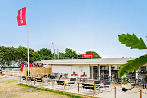 First Camp Råå Vallar-Helsingborg Nordic Camping Råå Vallar Resort - Restaurant mit Terrasse auf dem Campingplatz