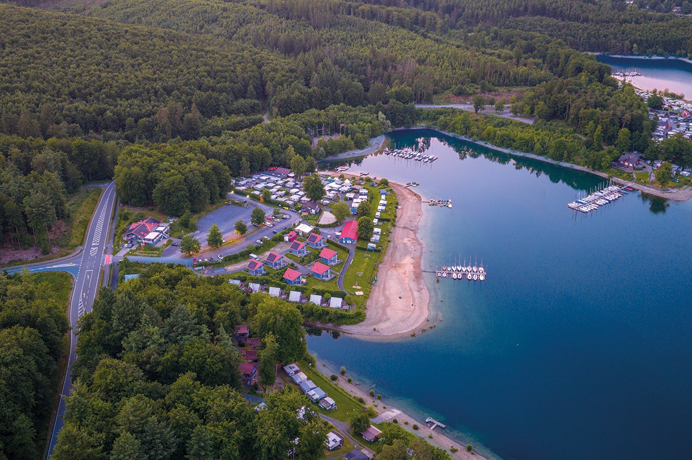 Nordic-Ferienpark Sorpesee  - Campingplatz aus der Vogelperspektive