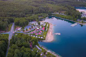 Nordic-Ferienpark Sorpesee - Campingplatz aus der Vogelperspektive