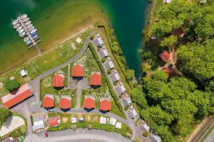 Nordic-Ferienpark Sorpesee - Luftaufnahme des Campingplatzes am Wasser