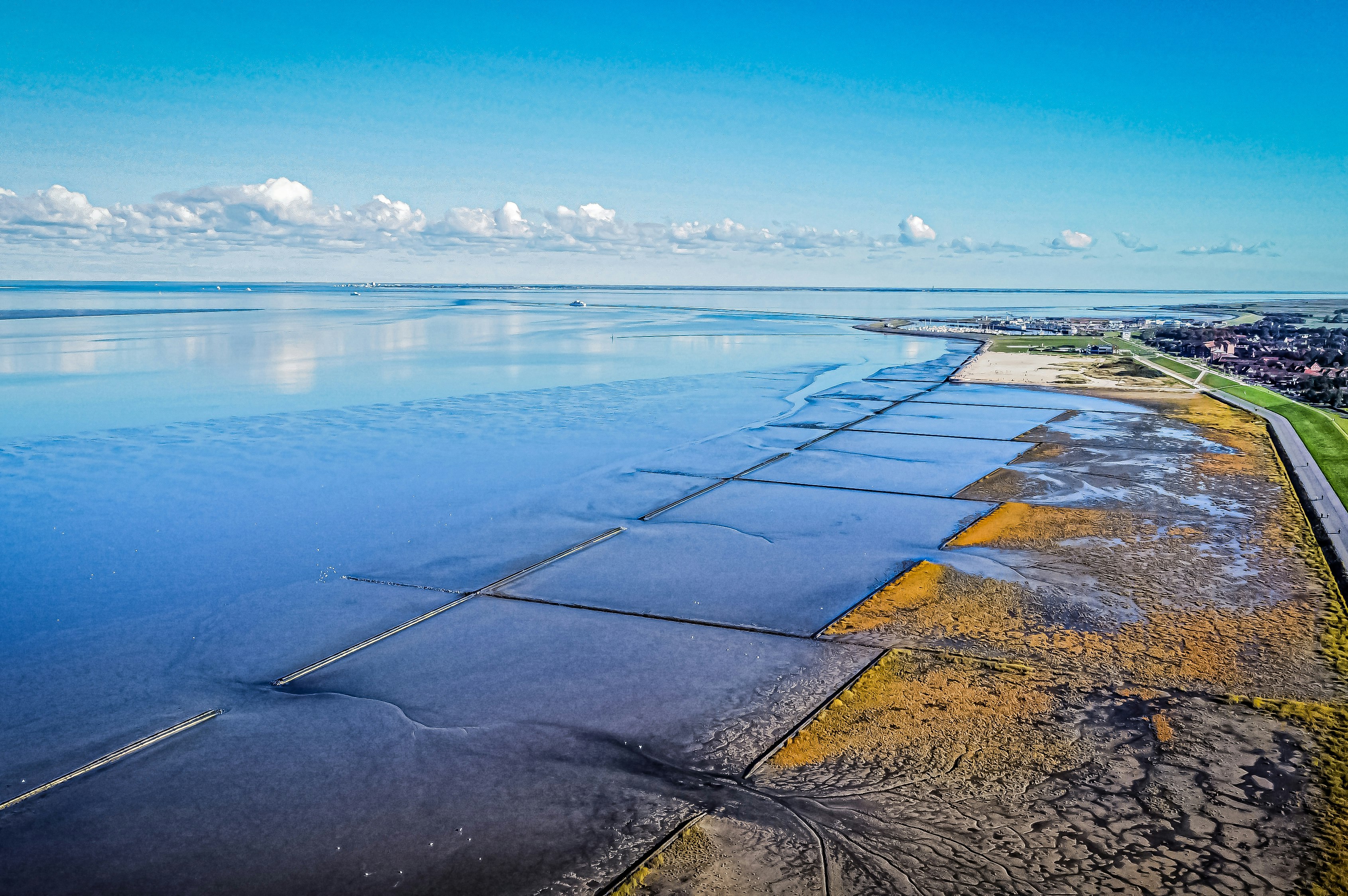 Nordsee-Camp Norddeich  - Blick über das Wattenmeer aus der Vogelperspektive