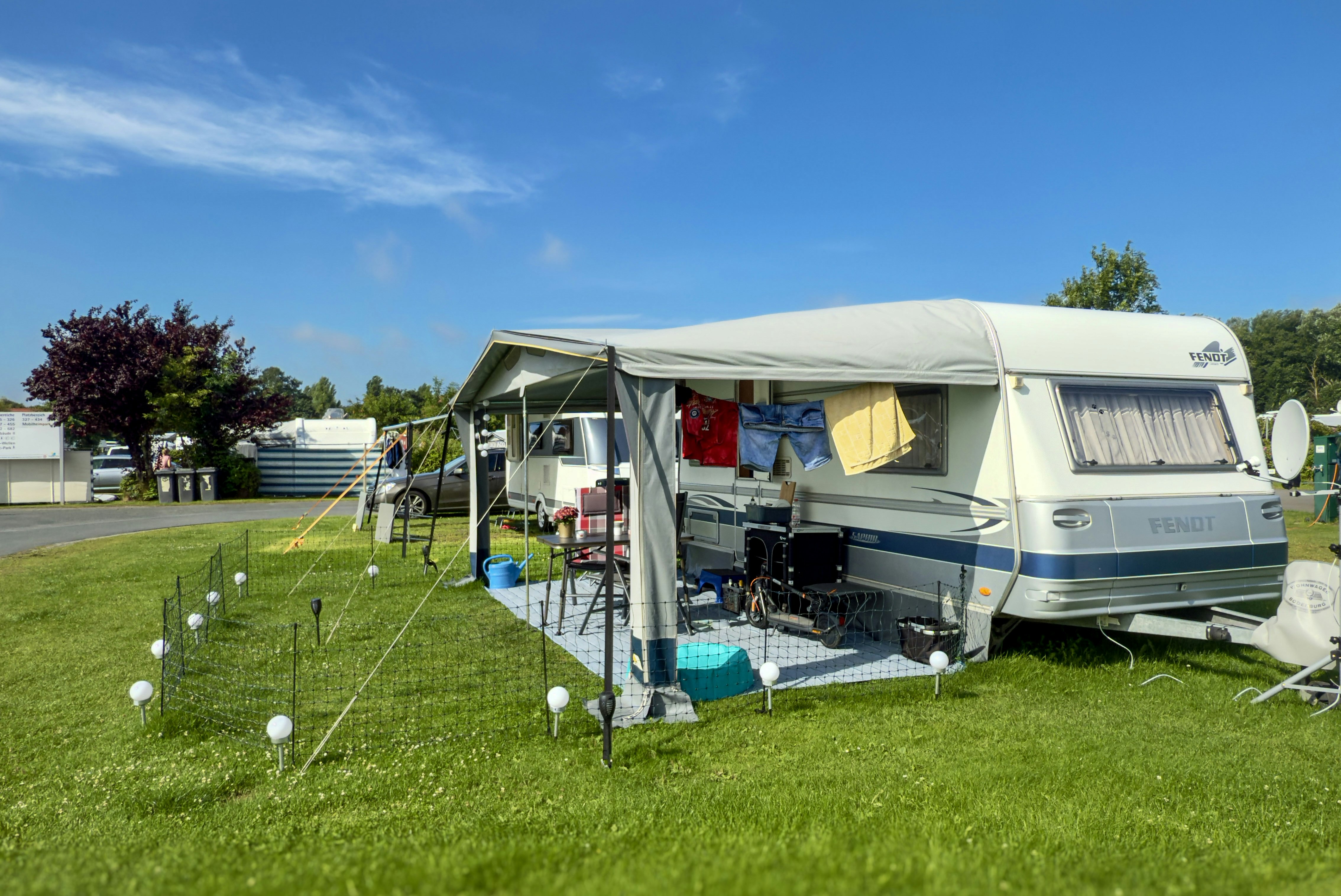 Nordsee-Camp Norddeich - Wohnmobil- und Wohnwagenstandplätze auf der Wiese