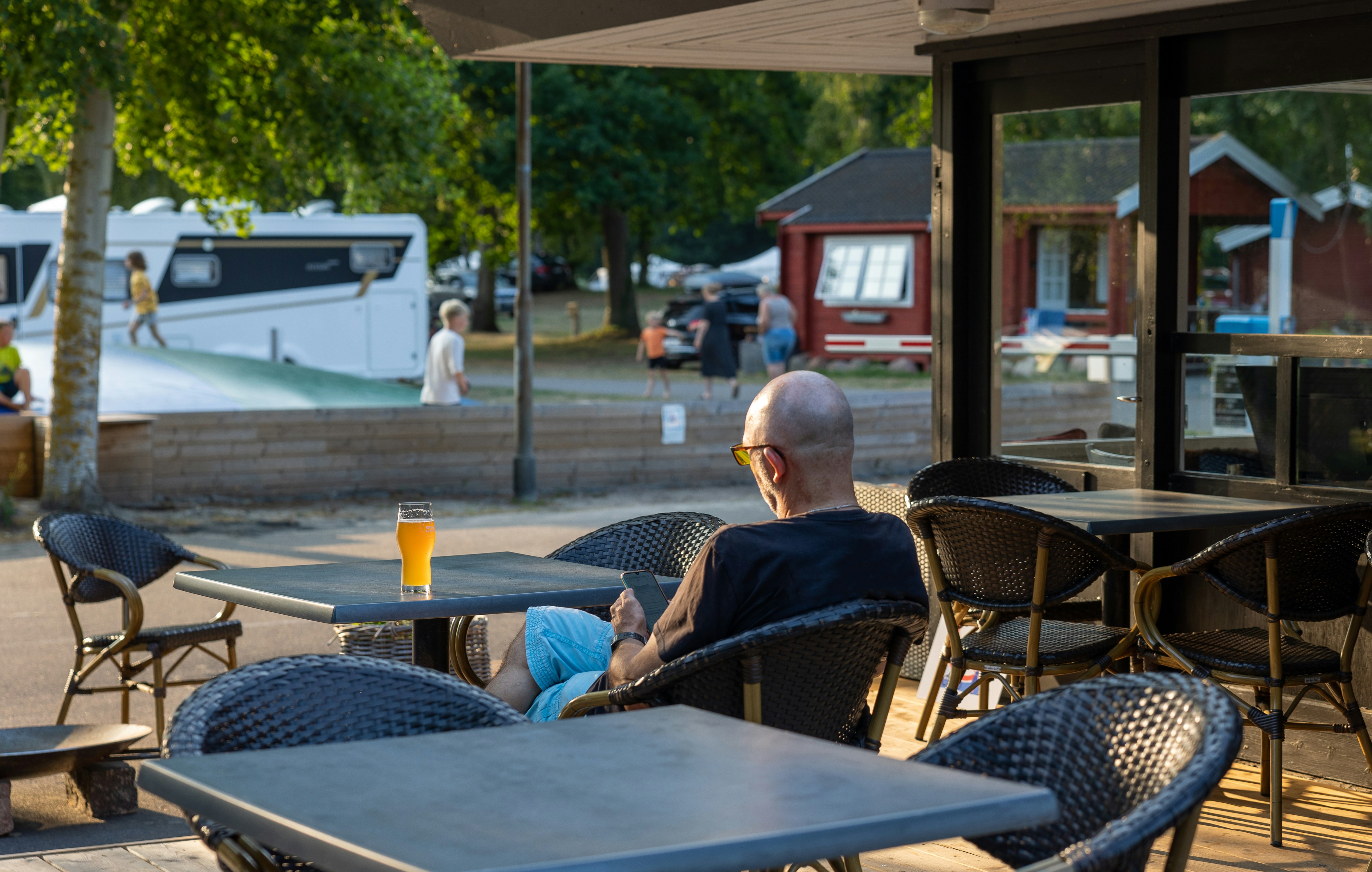 Nordskoven Strand Camping - Terrasse des Restaurants auf dem Campingplatz