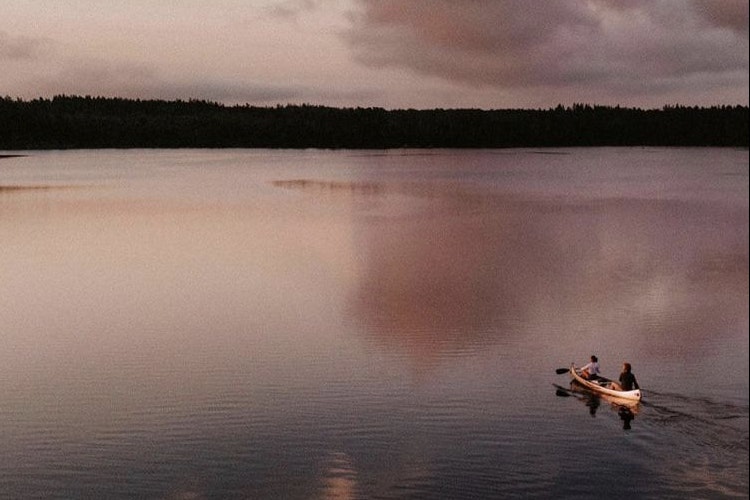 Norraryds Camping - Kanufahren bei Sonnenuntergang