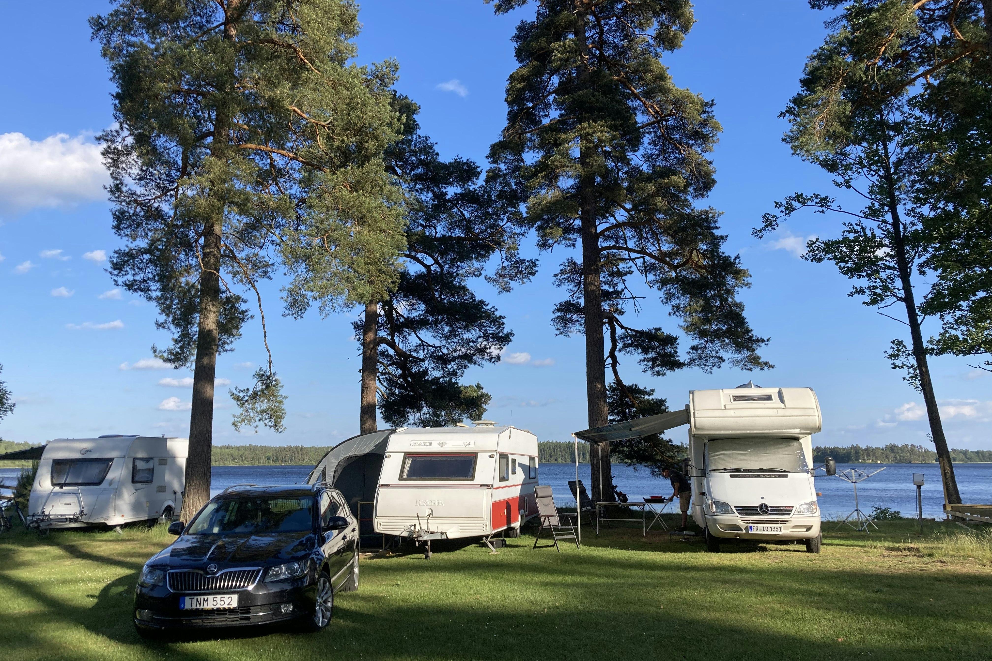 Norraryds Camping - Stellplätze im Grünen mit Aussicht auf das Wasser