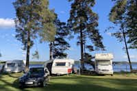 Norraryds Camping - Stellplätze im Grünen mit Aussicht auf das Wasser
