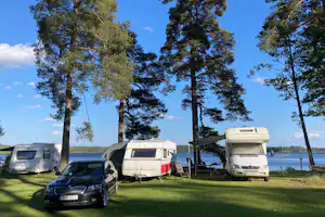 Norraryds Camping - Stellplätze im Grünen mit Aussicht auf das Wasser