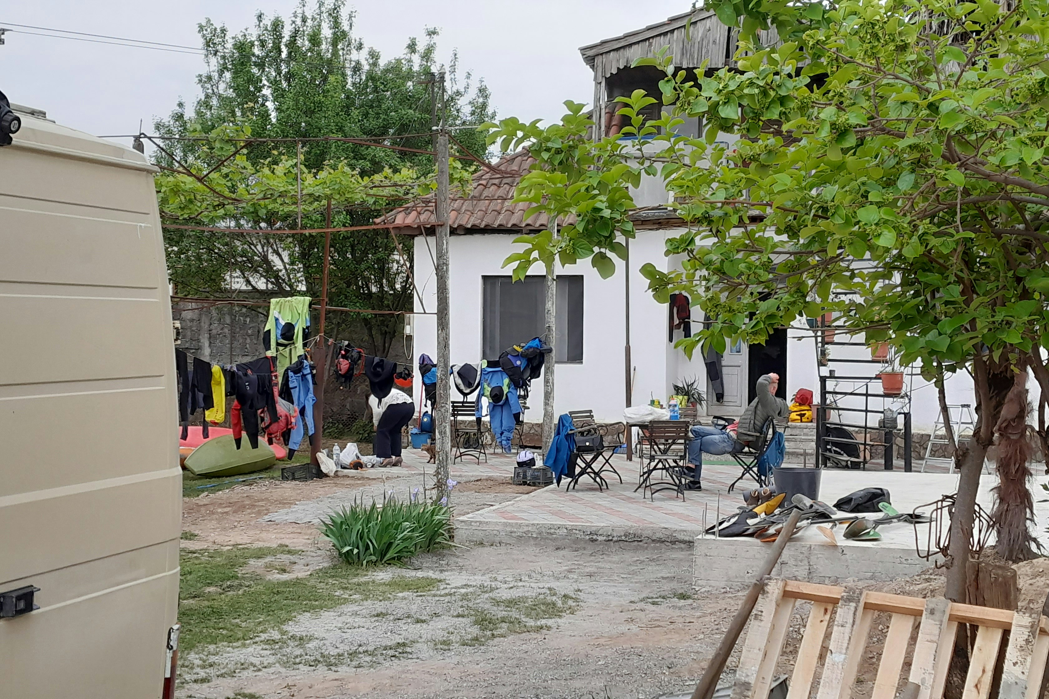 North Gate Guest House & Camping - Terrasse auf dem Campingplatz