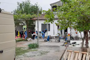North Gate Guest House & Camping - Terrasse auf dem Campingplatz