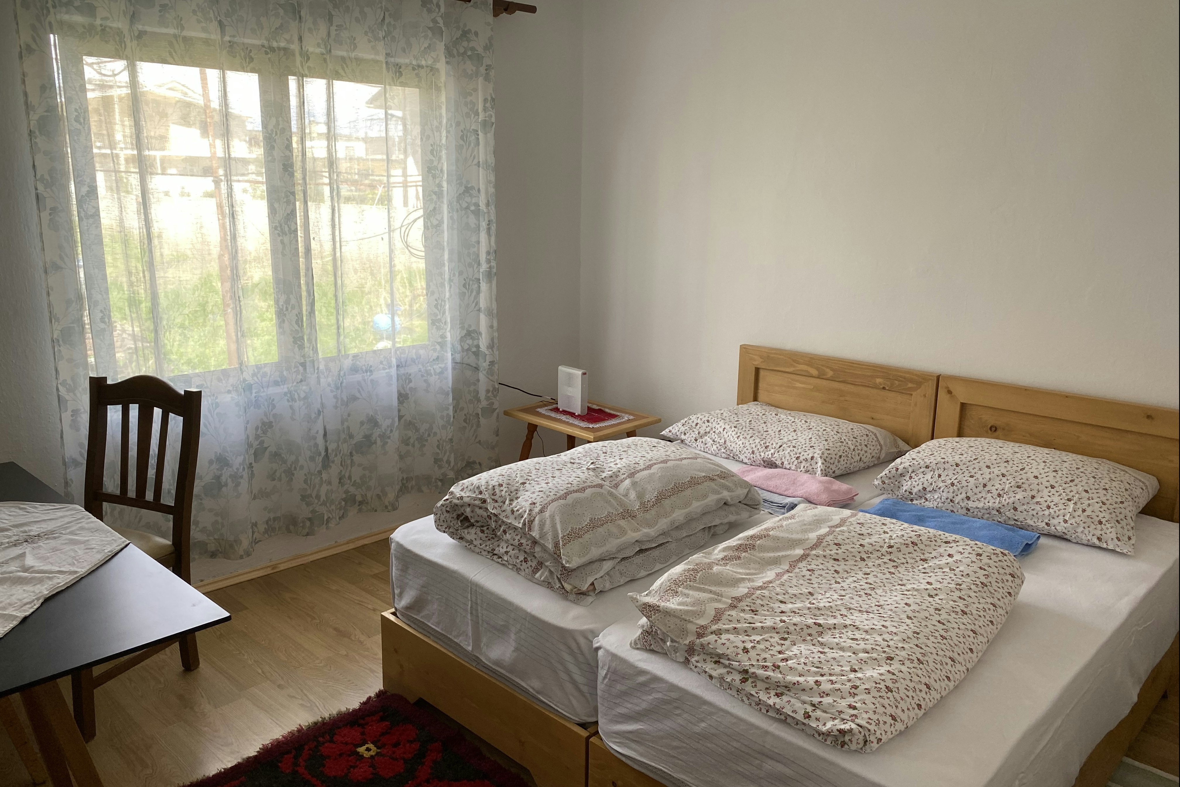 North Gate Guest House & Camping - Zimmer mit Doppelbett auf dem Campingplatz