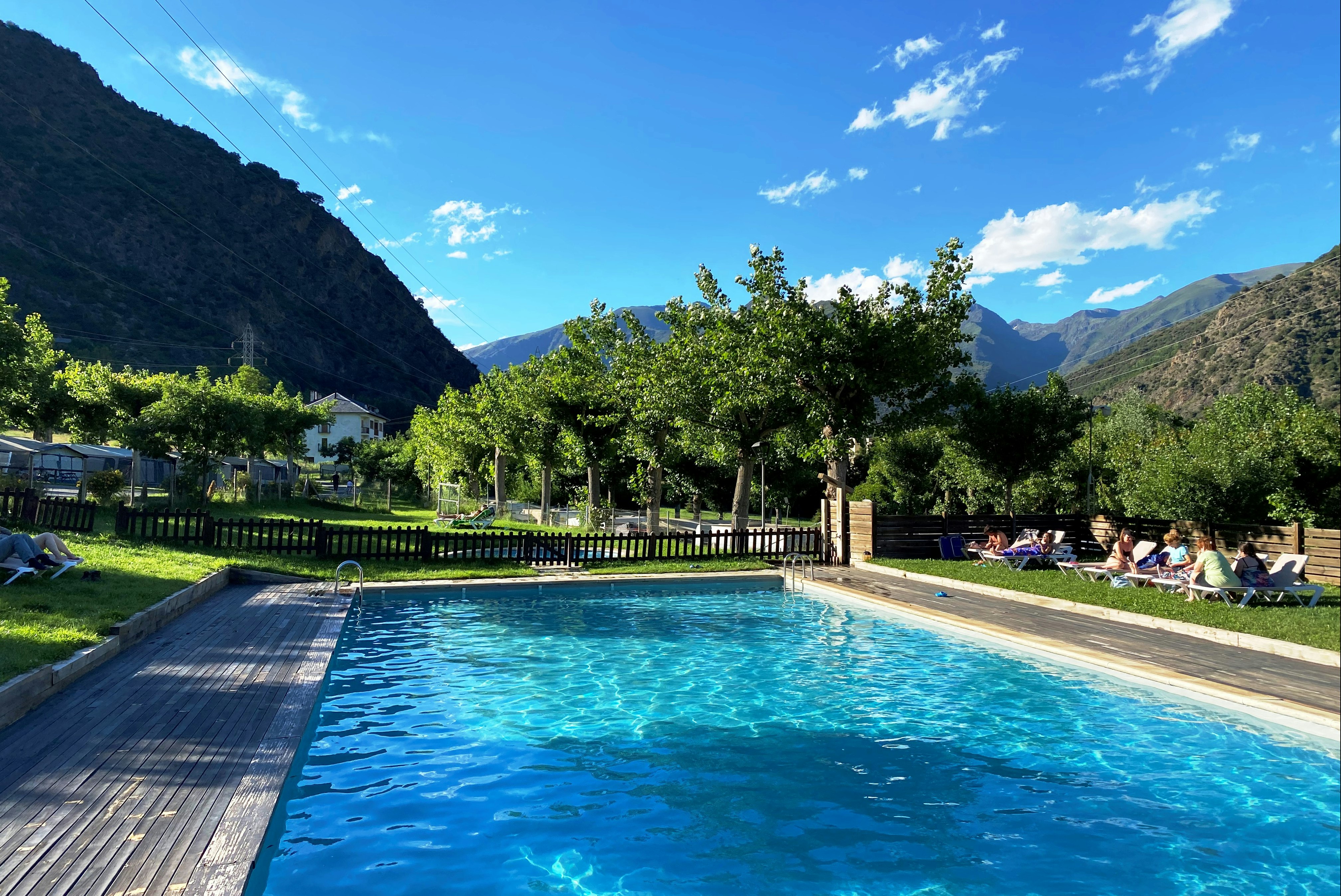 Nou Càmping Bungalows - Freibad auf dem Campingplatz-