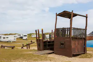 Nørre Lyngvig Camping - Spielplatz und Standplätze auf dem Campingplatz