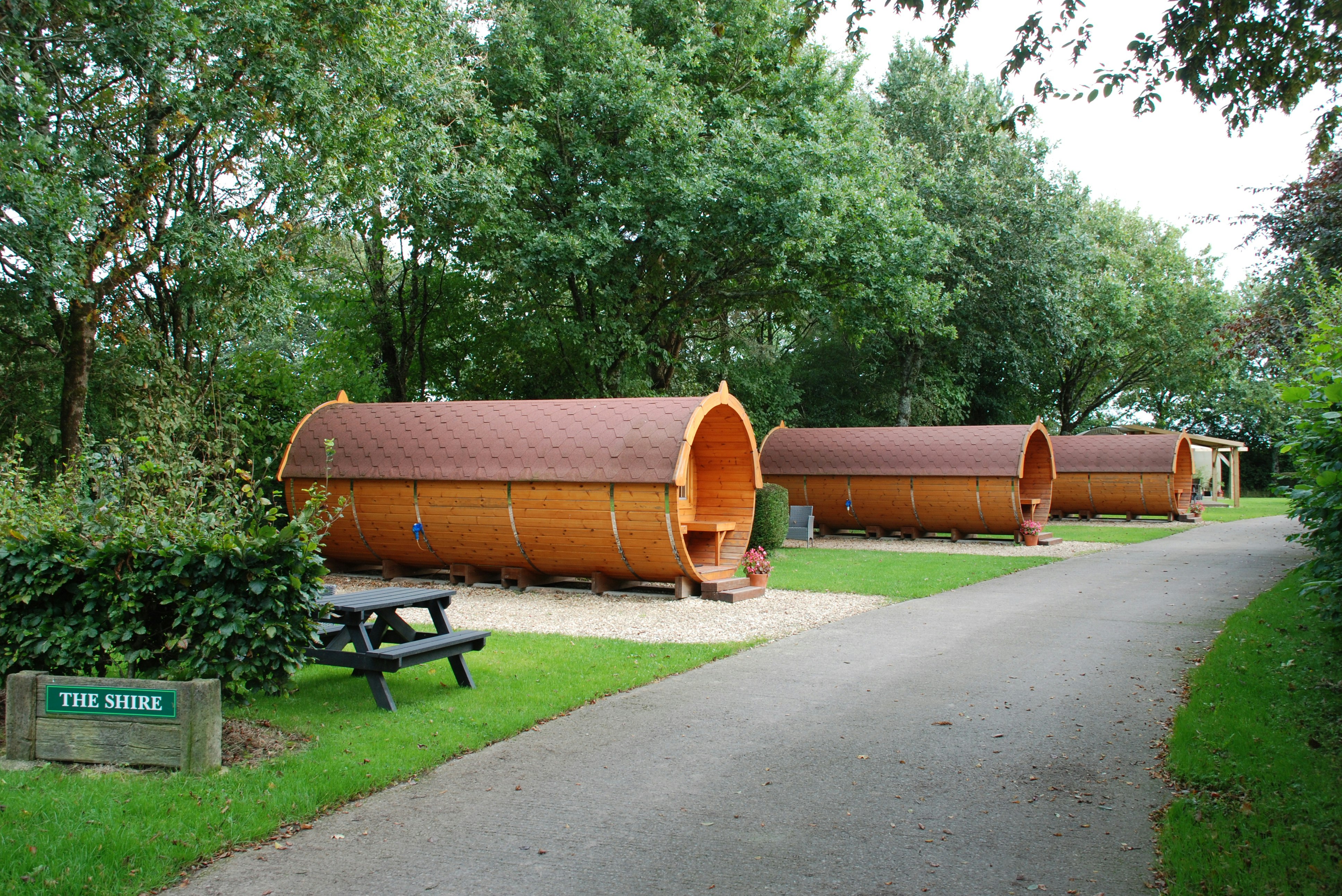 Oakdown Touring & Holiday Home Park - Schlaffässer auf dem Campingplatz