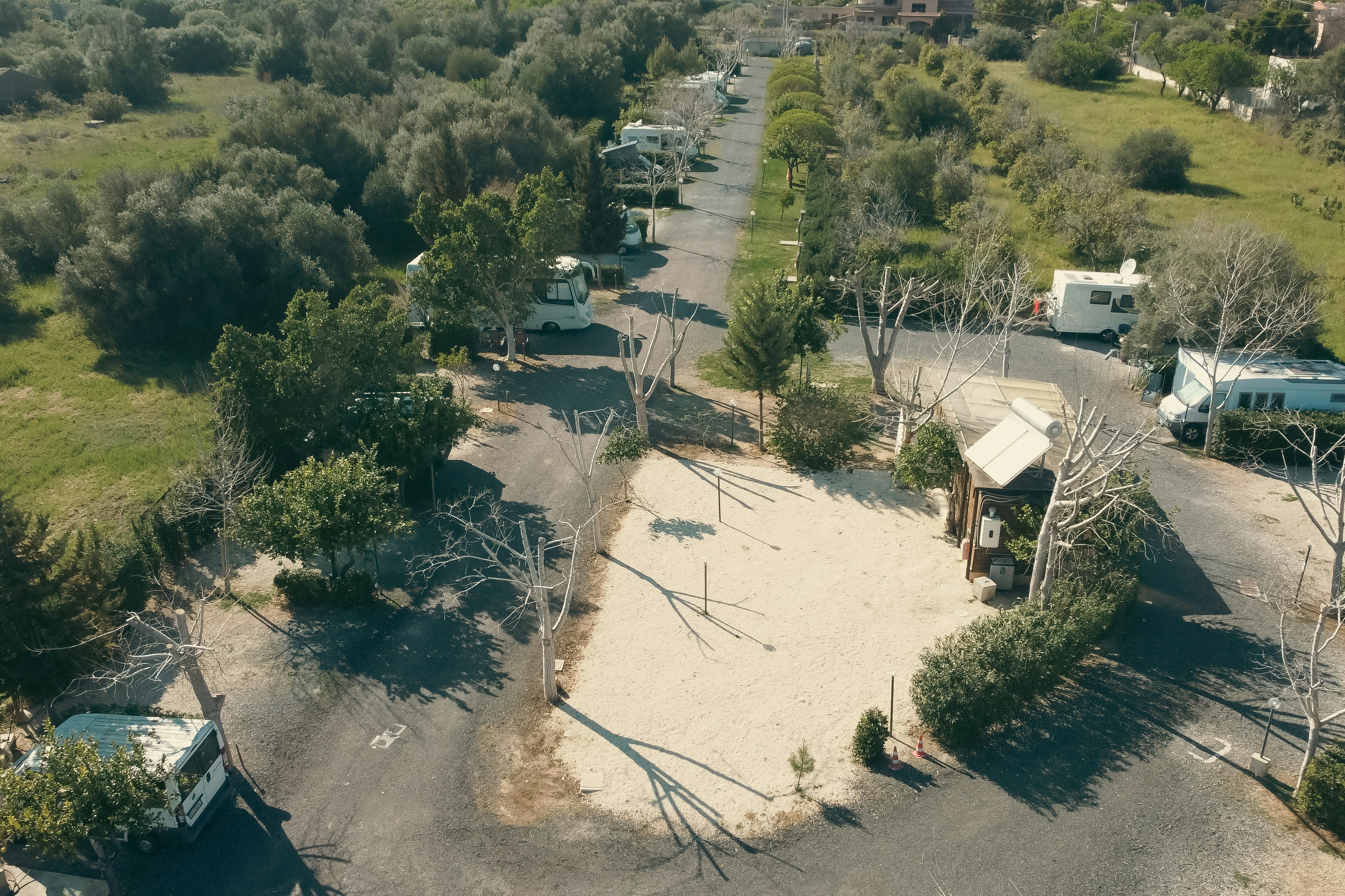 Oasi Park Falconara - Luftaufnahme der Standplätze auf dem Campingplatz