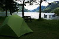 Odda Camping  -  Wohnwagen- und Zeltstellplatz vom Campingplatz mit direktem Zugang zum See
