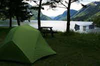 Odda Camping  -  Wohnwagen- und Zeltstellplatz vom Campingplatz mit direktem Zugang zum See