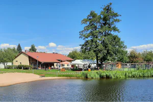 Oderbruch Camp Zechin - Blick auf den See und das Ufer vor dem Campingplatz