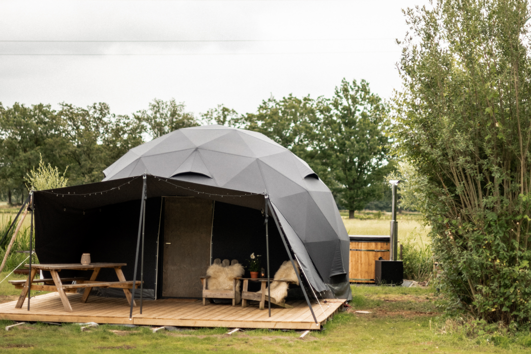 Oetdoor in de Achterhoek - Kuppelförmige Mietunterkunft mit privater Hot Tub