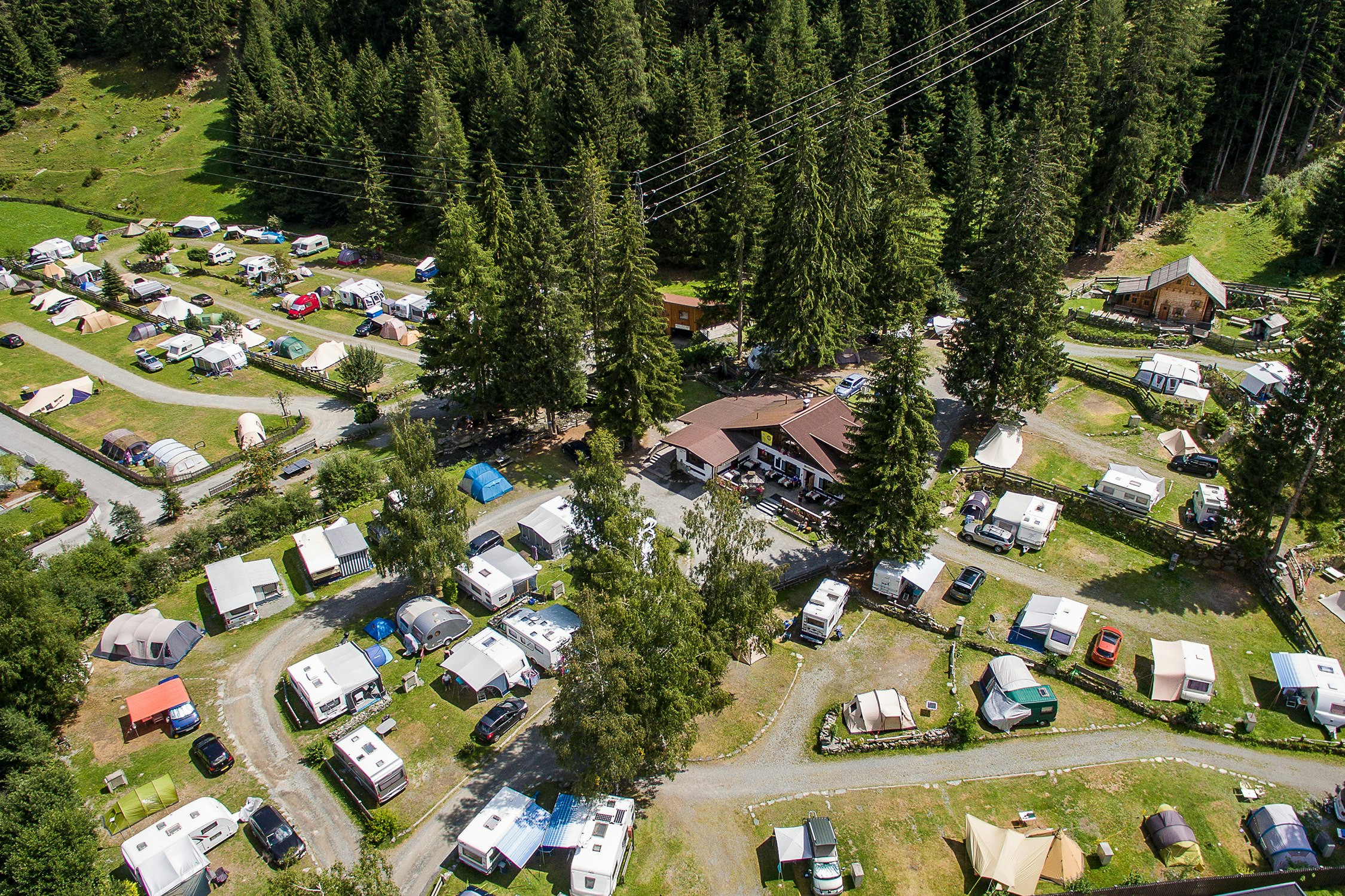 Ötztaler Naturcamping  - Sicht von oben auf den Campingplatz