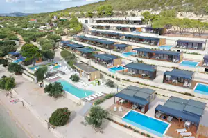 Olivia Green Camping - Ferienhäuser mit Pool und Terrasse am Meer