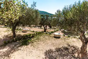 Olivia Green Camping - Stellplätze mit Wasserbrunnen auf dem Campingplatz