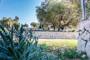 Olivia Green Camping - parzellierter Stellplatz und Stromanschluss
