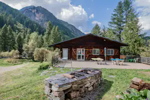 Onlycamp Camping de Tignes - Blick auf die Terrasse des Campingplatzes
