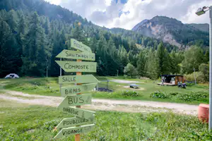 Onlycamp Camping de Tignes - Wegweiser auf dem Campingplatz