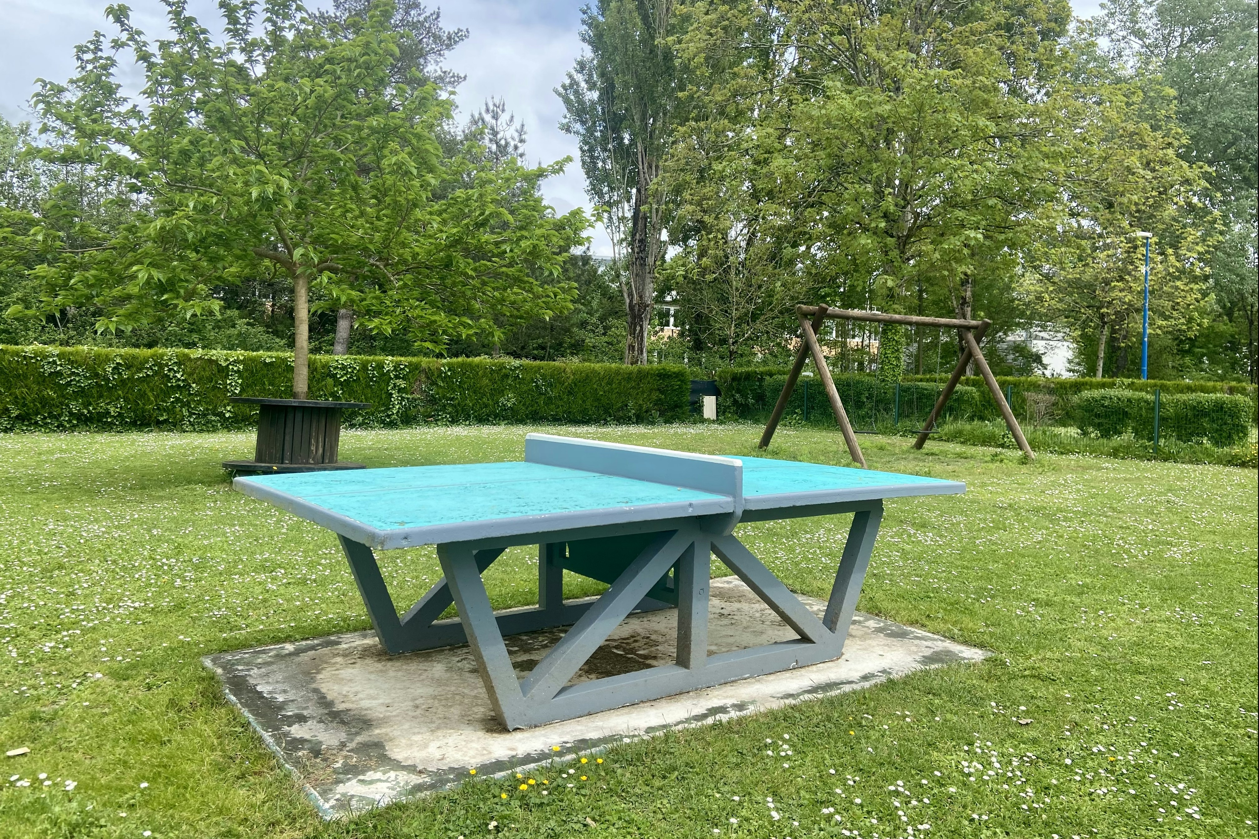 Onlycamp Camping le Paradis - Tischntennisplatte auf dem Campingplatz
