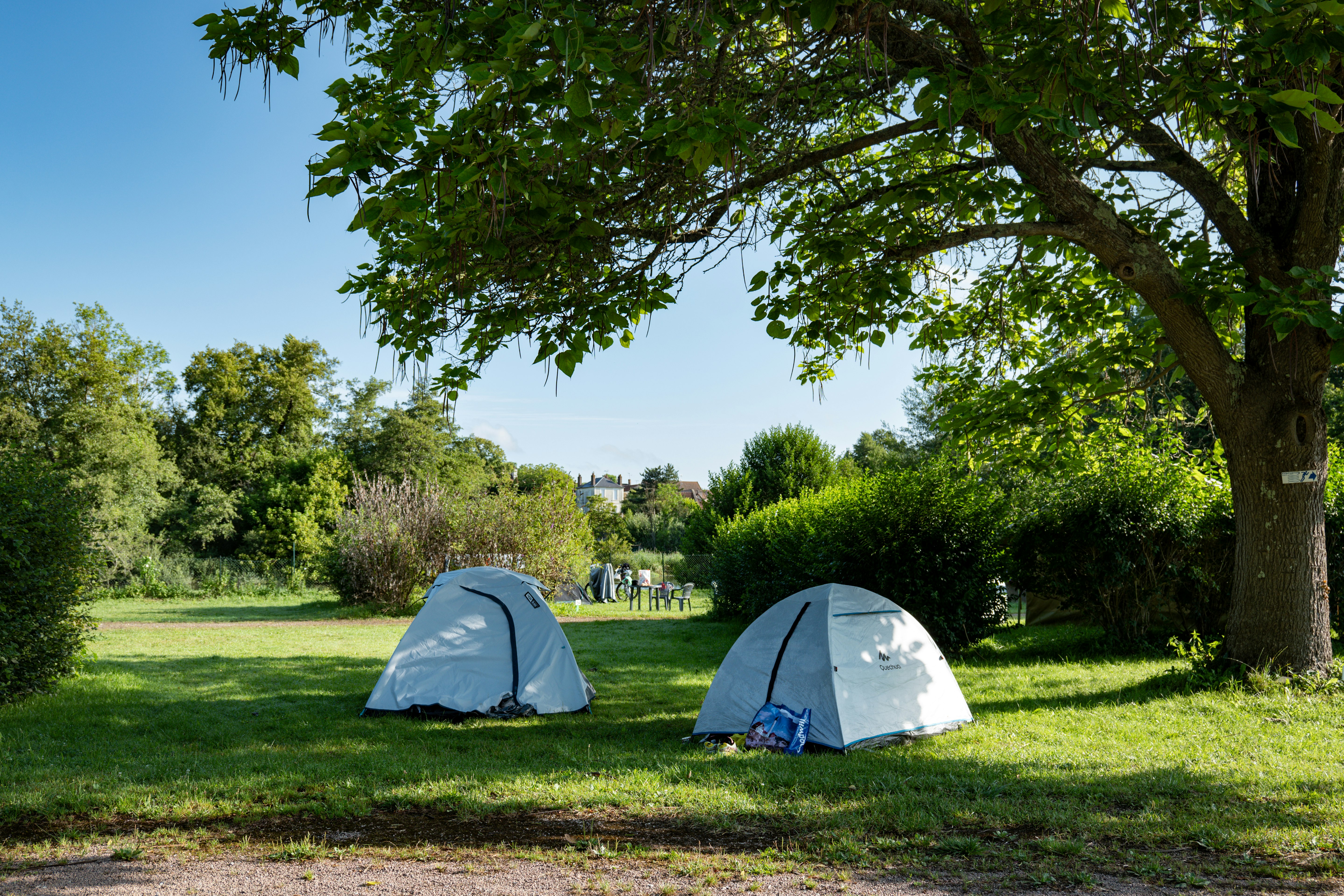 Onlycamp Camping les Berges de l'Yonne - Zelten auf Standplätzen auf dem Campingplatz