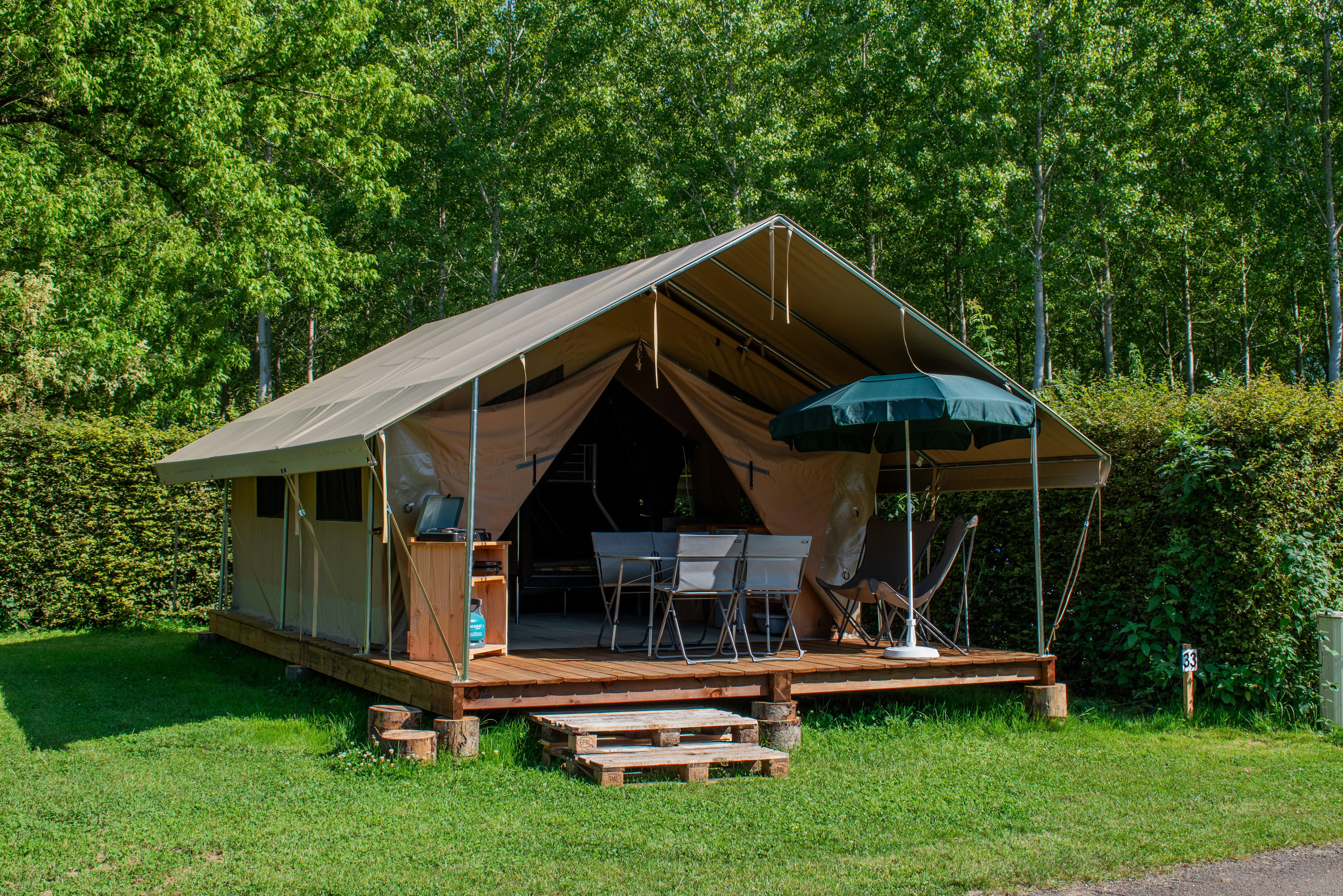Onlycamp Camping Longue Rive - Außenansicht Glamping-Zelt