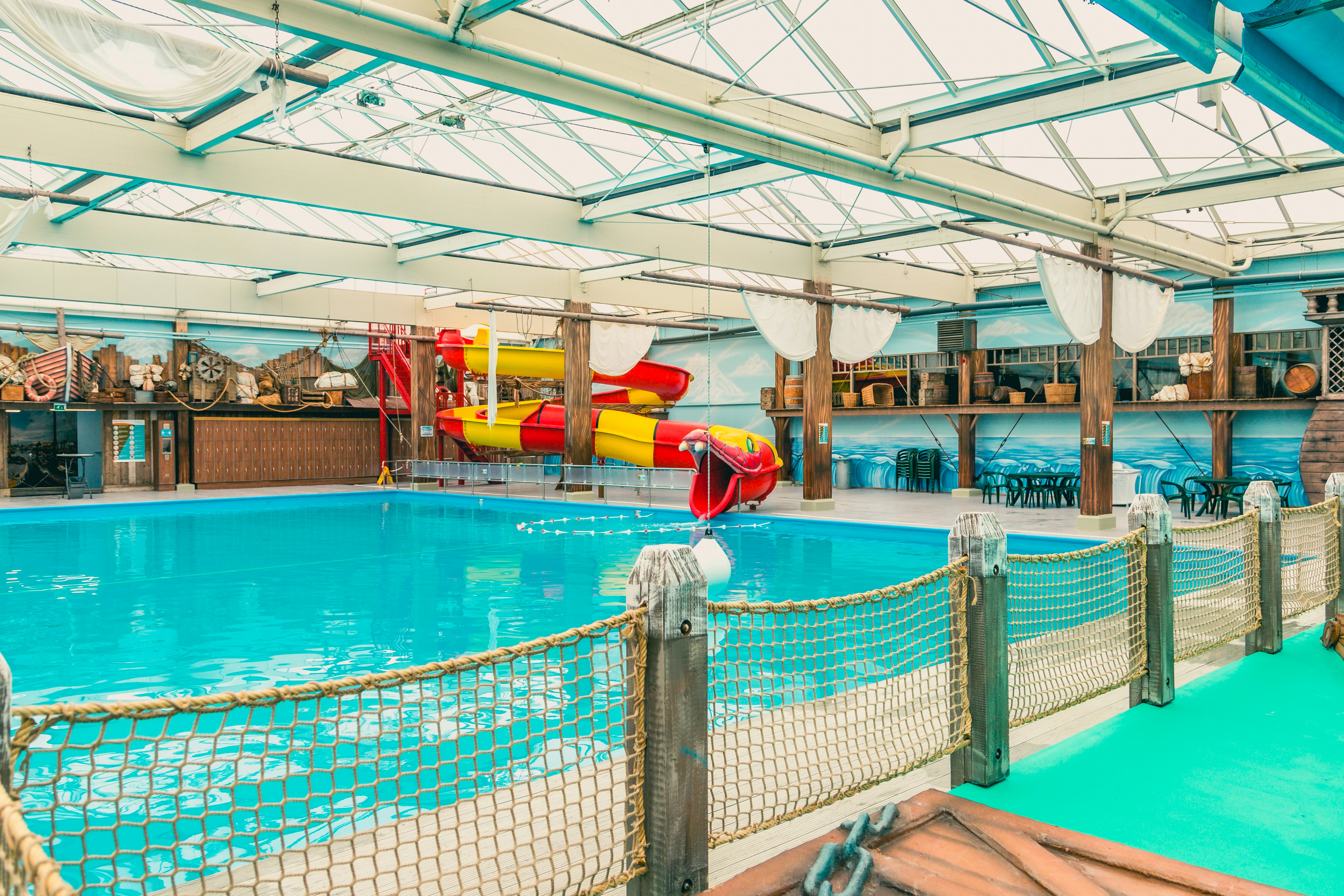 EuroParcs Zuiderzee - Hallenbad mit Rutsche