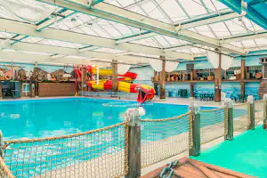 EuroParcs Zuiderzee - Hallenbad mit Rutsche
