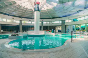 EuroParcs Zilverstrand - Hallenbad auf dem Campingplatz
