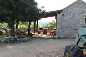 OPG WAY - Gebäude auf dem Campingplatz