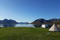 Oppmyre Camping  - Zeltwiese mit Blick auf den See