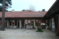 Camping ORBITUR Angeiras - Restaurant mit Terrasse auf der Sitzgelegenheiten stehen