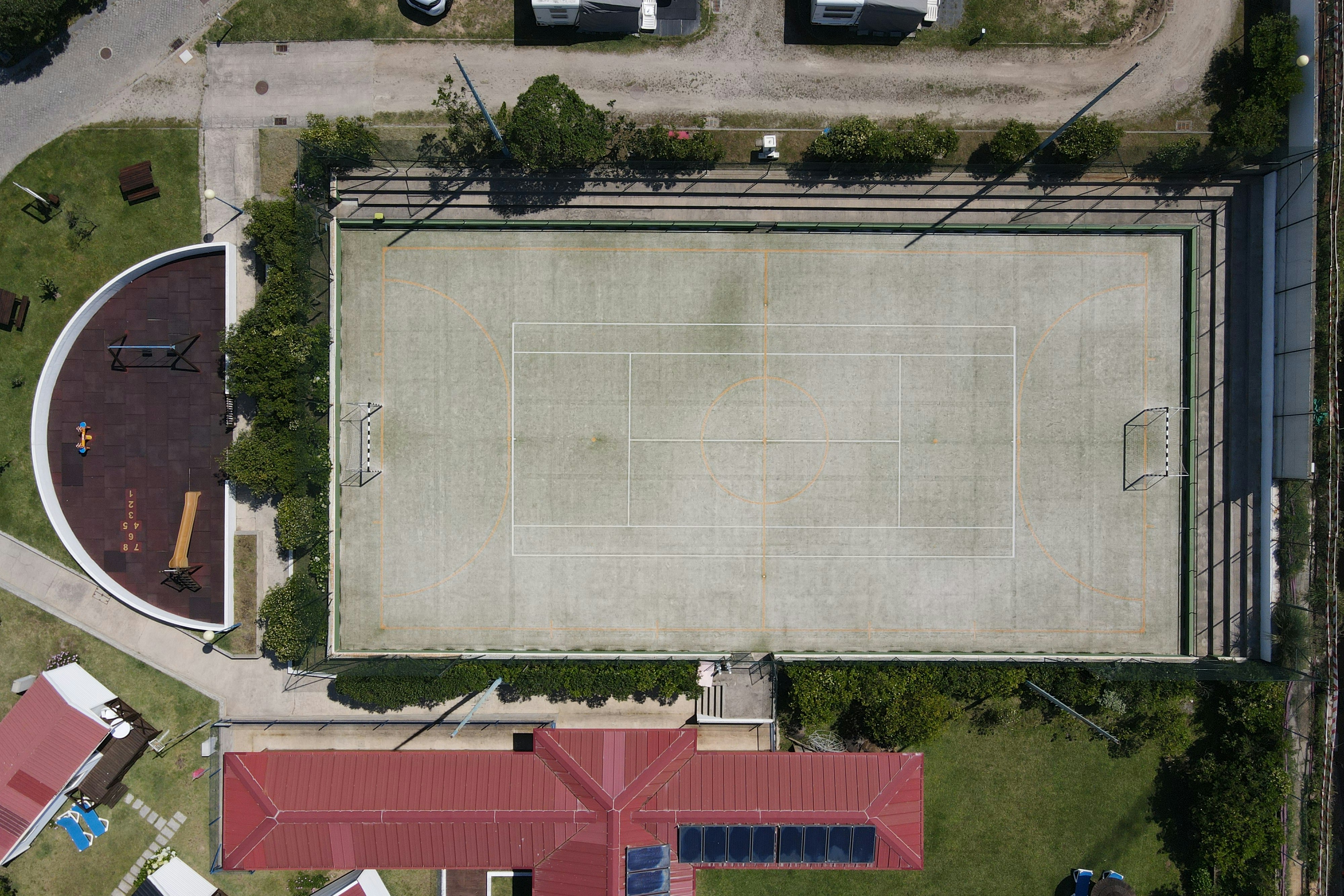 Camping ORBITUR Canidelo - Blick auf den Sportplatz aus der Vogelperspektive