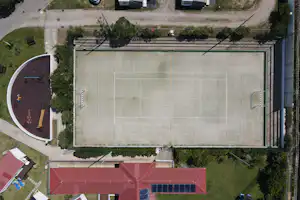 Camping ORBITUR Canidelo - Blick auf den Sportplatz aus der Vogelperspektive