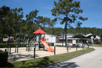 Camping ORBITUR Gala - Kinderspielplatz mit Kletterburg, Rutsche und weiteren Spielgeräten