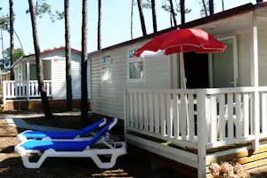 Camping ORBITUR São Jacinto - Mobilheim mit Terrasse auf dem Campingplatz