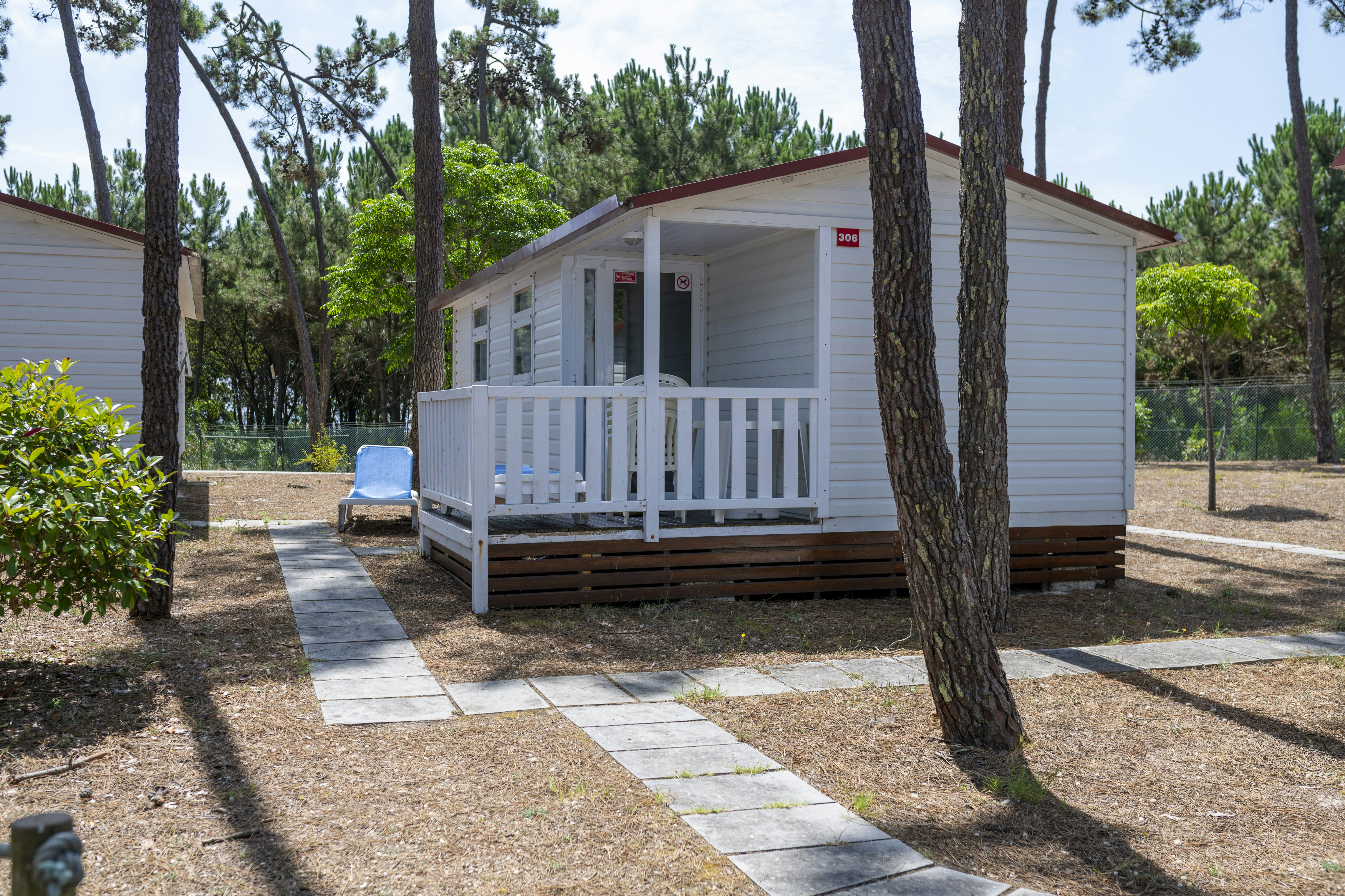 Camping ORBITUR São Jacinto  - Mobilheim mit Terrasse auf dem Campingplatz
